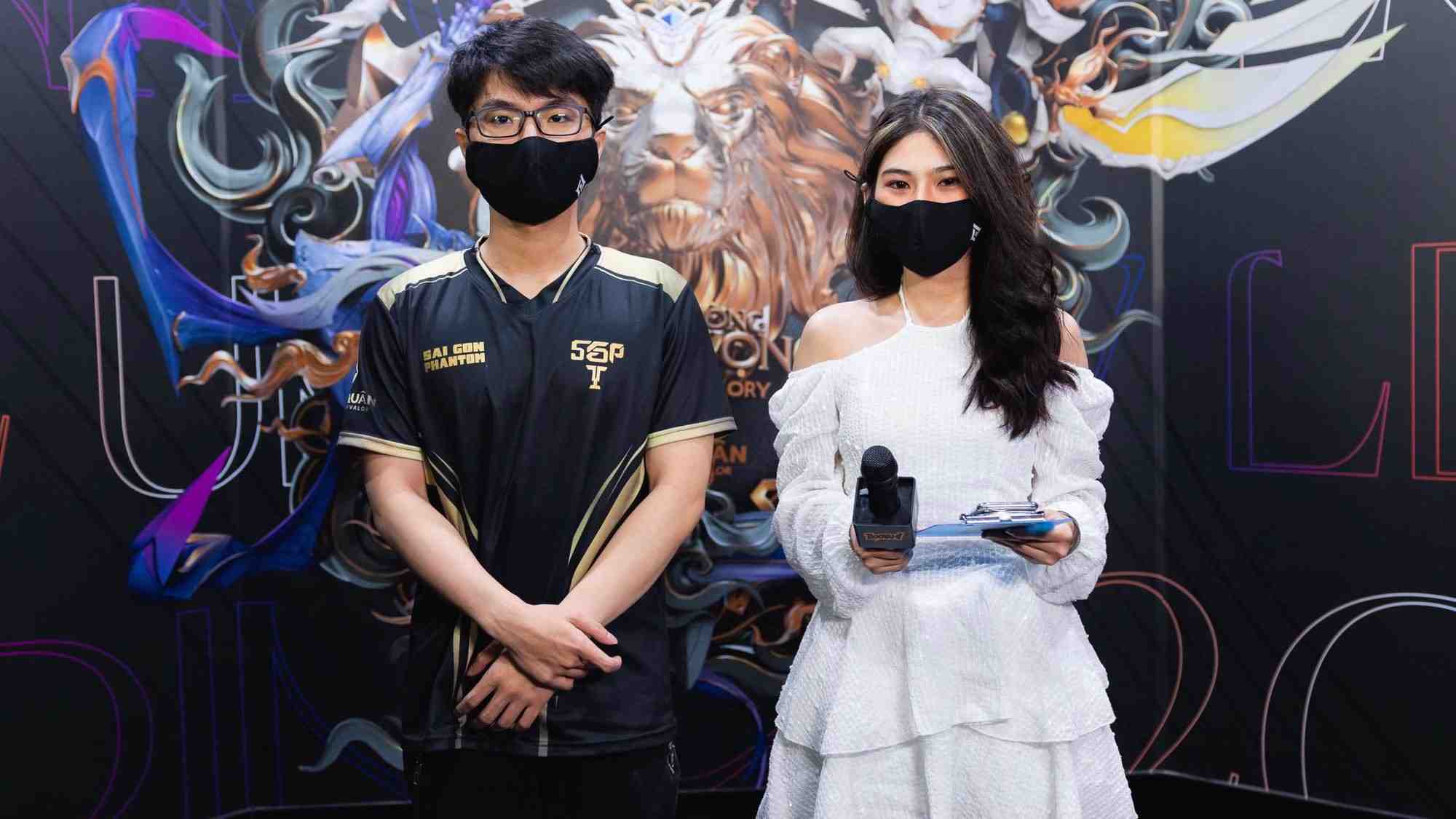 Tranh cãi gay gắt trong cộng đồng game thủ về văn hóa trang phục Esports